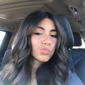 Meet your Posher, Mia